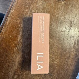 ILIA True Skin Serum Foundation - Shade 4.5